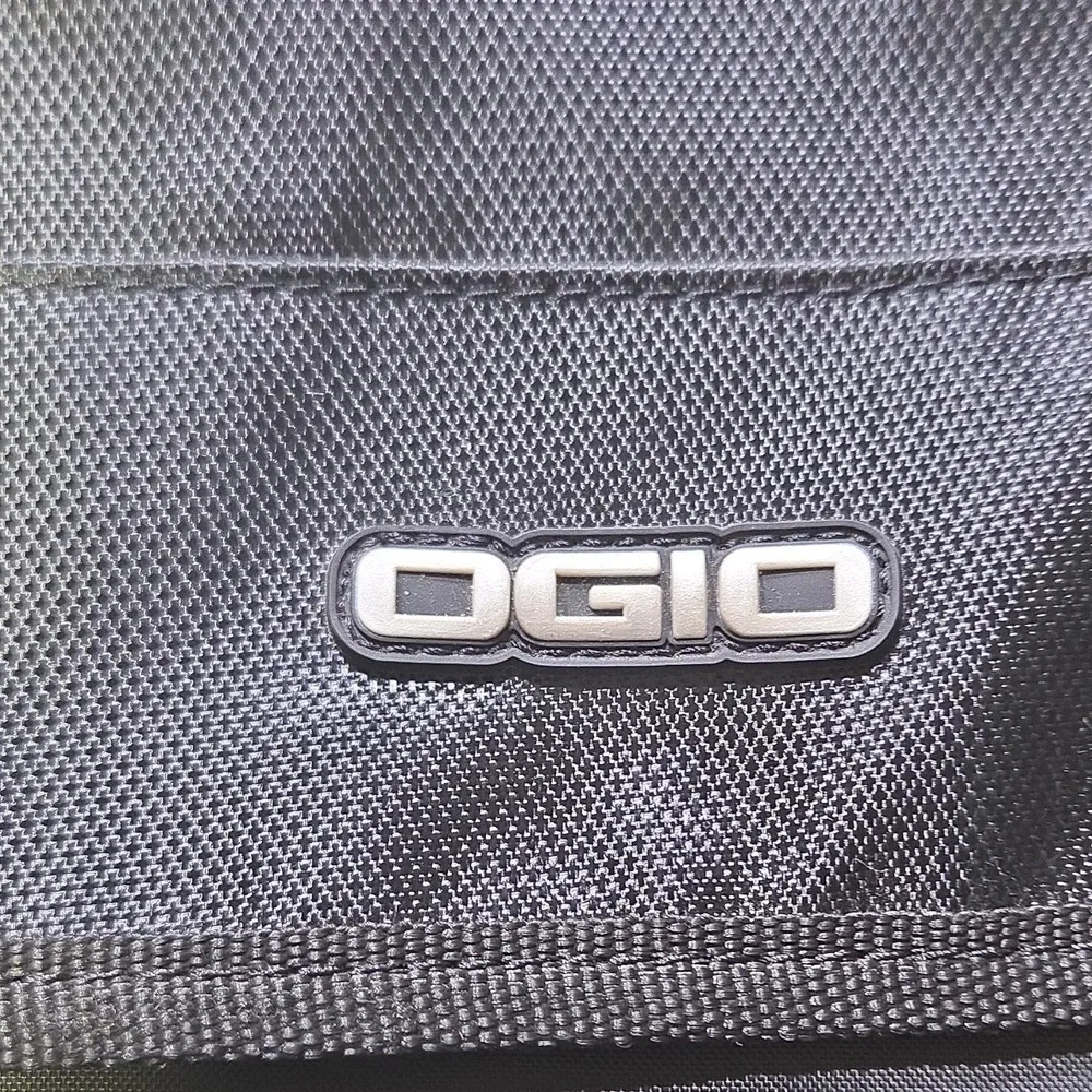 OGIO Classification 03507 Black Nylon Messenger Bag Padded Fits 15